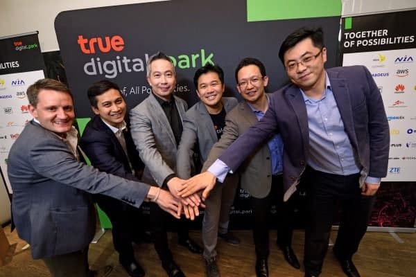 TRUE DIGITAL PARK JOINS FORCES WITH THE GOVERNMENT AND GLOBAL TECH GIANTS IN CREATING THE MOST COMPLETE AND OPEN ECOSYSTEM TO DRIVE THAI STARTUPS.